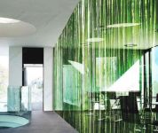 В магазинах и офисах